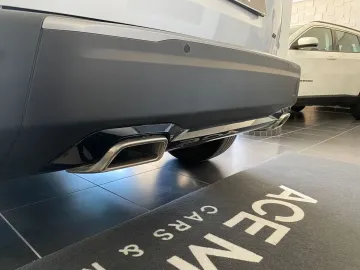 Car image 40