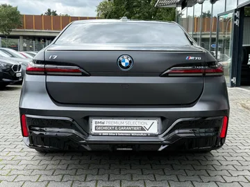 Car image 37