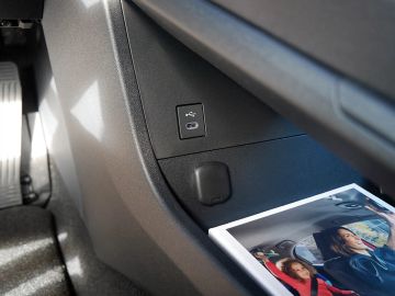 Car image 33