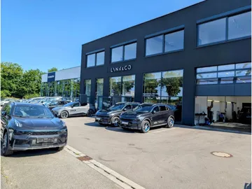 Car image 12