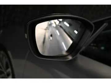 Car image 38