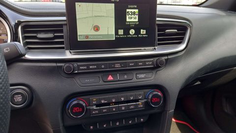 Car image 26