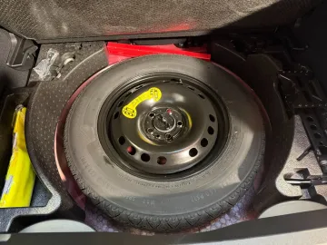 Car image 32