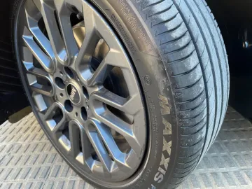 Car image 28
