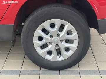 Car image 26