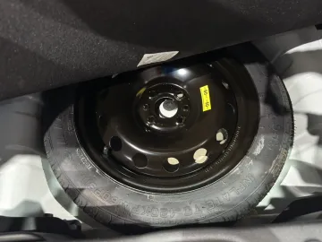 Car image 30