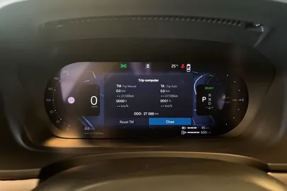 Car image 26