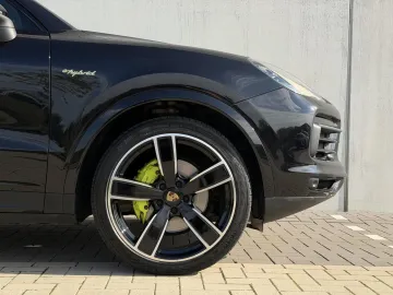 Car image 32