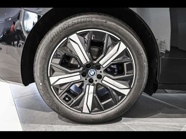 BMW iX xDrive50 385 kW image number 5