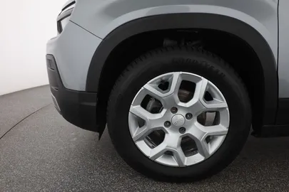 Car image 30