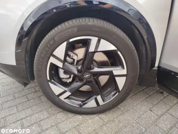 Car image 32