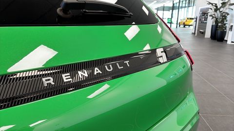 Car image 24