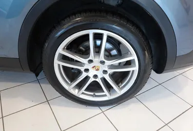 Car image 39