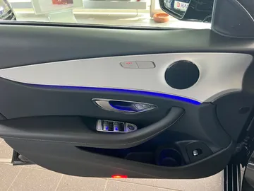 Car image 32