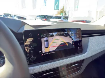 Car image 25