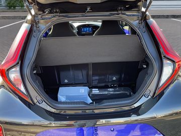 Car image 12