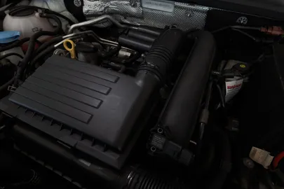 Car image 32