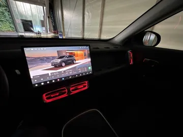 Car image 21