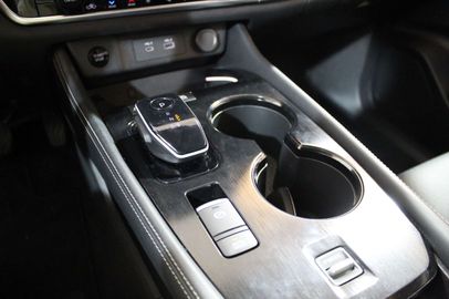 Car image 24