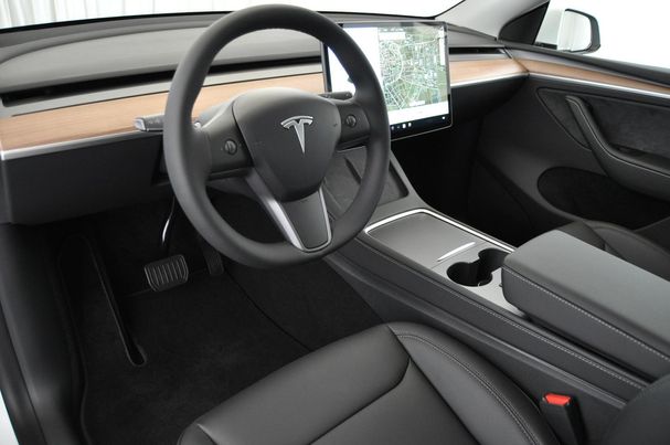 Tesla Model Y Long Range AWD 378 kW image number 11