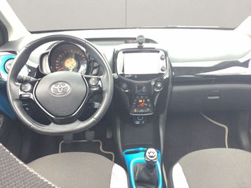 Car image 13