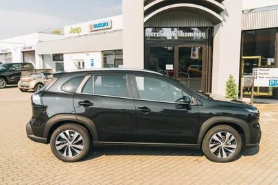 Car image 4