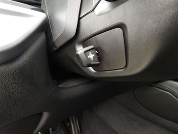 Car image 37