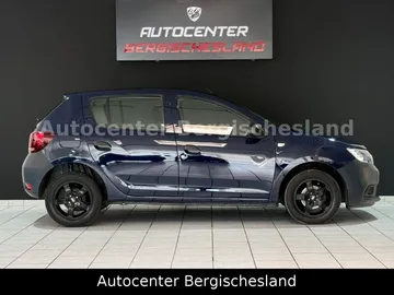 Car image 4