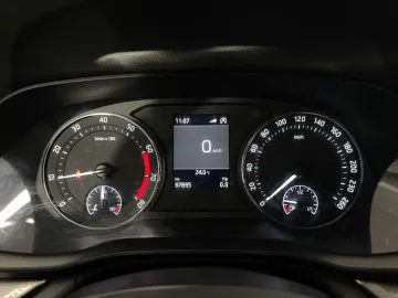 Car image 25
