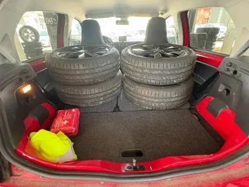 Car image 11