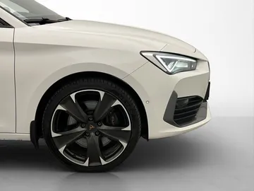 Car image 34