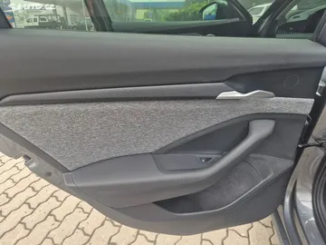 Car image 42