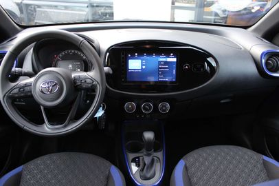 Car image 13