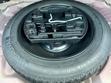 Car image 27
