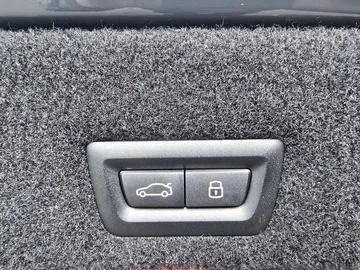 Car image 32