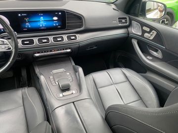 Car image 32