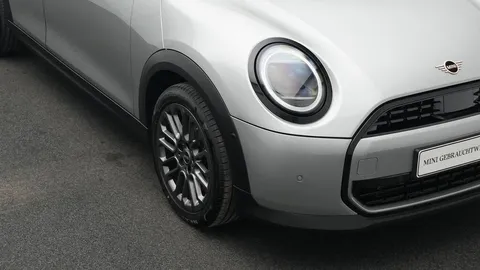 Car image 22