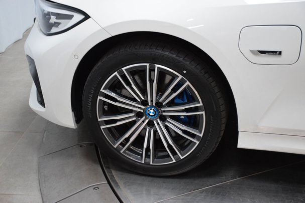 BMW 330e Touring M Sport xDrive 216 kW image number 21