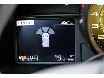 Car image 27