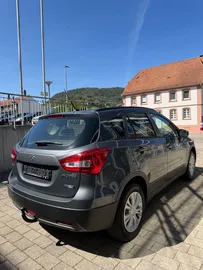 Car image 4