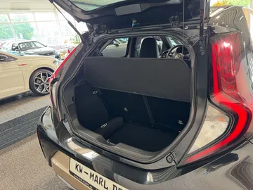 Car image 27