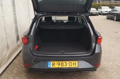 Car image 30