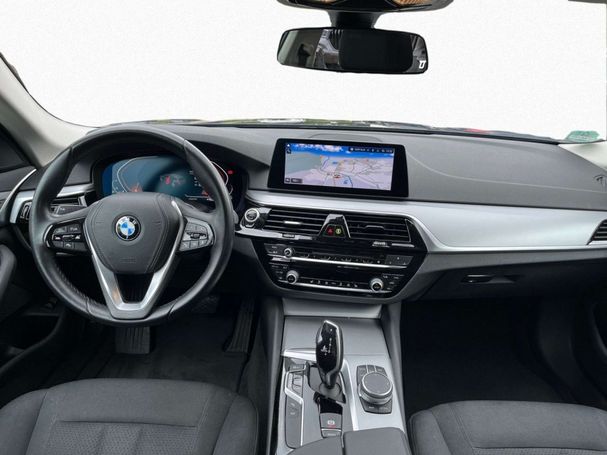 BMW 530i Touring xDrive 185 kW image number 11