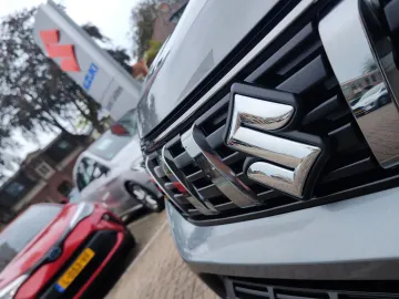 Car image 40