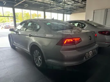 Car image 37