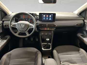 Car image 14