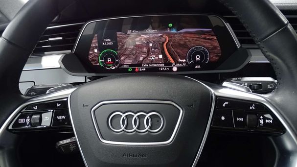 Audi e-tron 55 quattro Advanced 300 kW image number 16