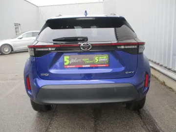Car image 4