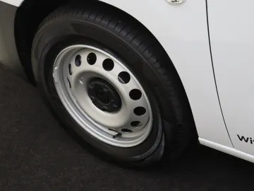 Car image 33