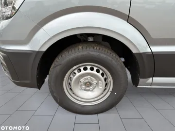 Car image 32